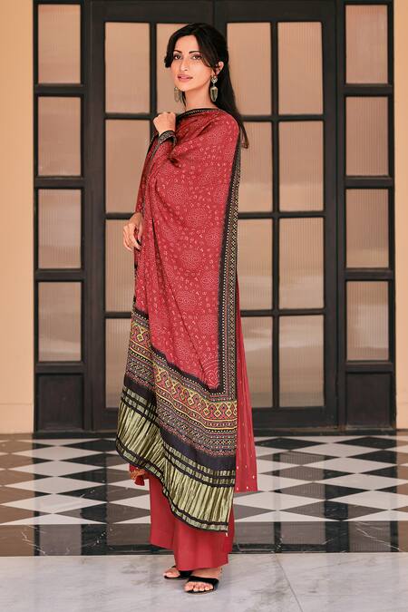 Label Varsha_Red Viscose, Silk Embroidery Round Neck Floral Work Kurta Pant Set_Online_at_Aza_Fashions