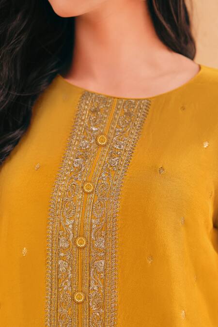 Label Varsha Yellow Viscose, Silk Embroidery, Zari Bandeau Neck Kurta Pant Set at Aza Fashions Label Varsha_Yellow Viscose, Silk Embroidery, Zari Bandeau Neck Kurta Pant Set_at_Aza_Fashions