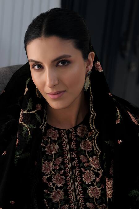 Label Varsha Black Viscose Embroidery Round Neck Floral Kurta Set at Aza Fashions Label Varsha_Black Viscose Embroidery Round Neck Floral Kurta Set_at_Aza_Fashions