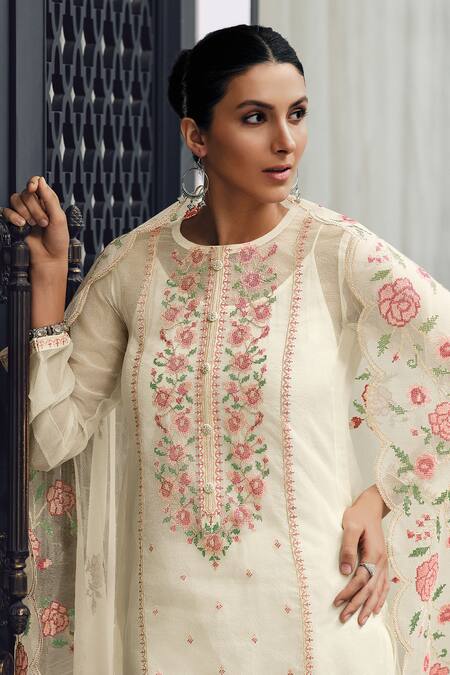 Shop Label Varsha Off White Viscose Embroidery Round Neck Kurta Set at Aza Fashions Shop_Label Varsha_Off White Viscose Embroidery Round Neck Kurta Set_at_Aza_Fashions