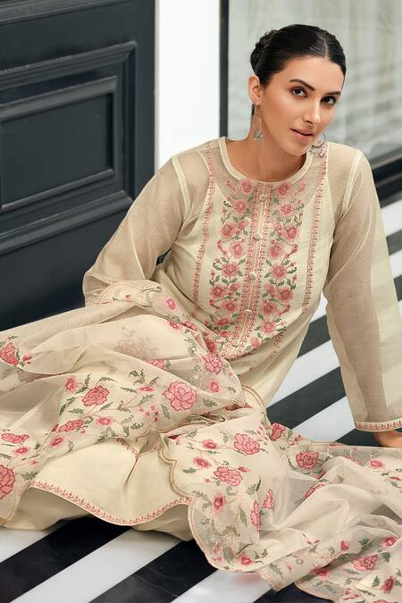 Label Varsha Off White Viscose Embroidery Round Neck Kurta Set at Aza Fashions Label Varsha_Off White Viscose Embroidery Round Neck Kurta Set_at_Aza_Fashions