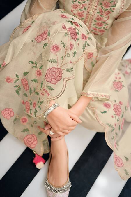 Buy Label Varsha Off White Viscose Embroidery Round Neck Kurta Set Buy_Label Varsha_Off White Viscose Embroidery Round Neck Kurta Set