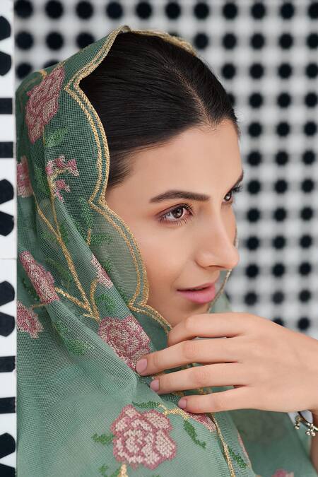 Buy Label Varsha Green Viscose Embroidery Round Neck Thread Work Kurta Set Buy_Label Varsha_Green Viscose Embroidery Round Neck Thread Work Kurta Set