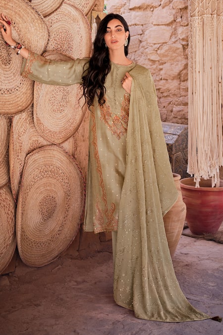 Label Varsha White Viscose Embroidery Round Neck And Printed Kurta Pant Set Online at Aza Fashions Label Varsha_White Viscose Embroidery Round Neck And Printed Kurta Pant Set_Online_at_Aza_Fashions