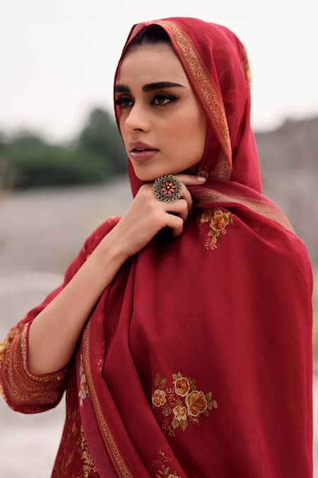 Label Varsha Red Viscose, Organza Embroidery, Sequins Round Floral Pattern Kurta Pant Set Online at Aza Fashions Label Varsha_Red Viscose, Organza Embroidery, Sequins Round Floral Pattern Kurta Pant Set_Online_at_Aza_Fashions