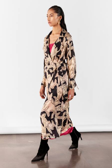 Shop Studio Rigu Black Velvet Collared, Scoop Neck Hazel Print Trench Coat Set Online at Aza Fashions Shop_Studio Rigu_Black Velvet Collared, Scoop Neck Hazel Print Trench Coat Set _Online_at_Aza_Fashions