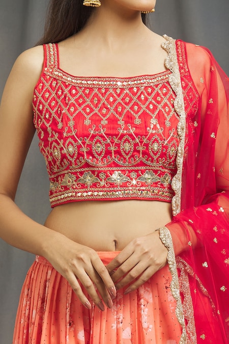 Backless Blouse| लहंगे साथ के लिए ब्लाउज डिजाइंस| Stylish Blouse | backless blouse  designs for lehenga | HerZindagi