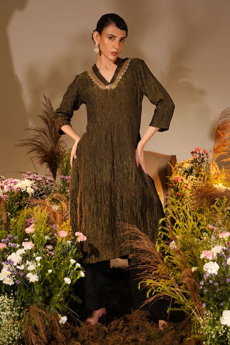 Midushi Bajoria Shimmery Embroidered Neckline Crushed Kurta With Pant 