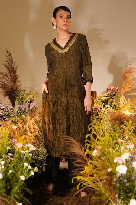 Midushi Bajoria Black Chanderi Cut Work, Shimmery Embroidered Neckline Crushed Kurta With Pant Online at Aza Fashions Midushi Bajoria_Black Chanderi Cut Work, Shimmery Embroidered Neckline Crushed Kurta With Pant _Online_at_Aza_Fashions