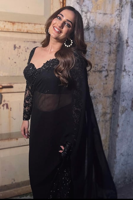 Premya By Manishii_Black Georgette, Tulle Sequins, Scallop Border Embroidered Saree With Blouse _Online_at_Aza_Fashions