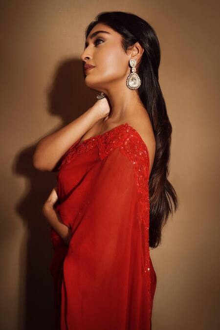 Buy_Premya By Manishii_Red Georgette, Tulle Beads, Sequins V-neck Paisley Embroidered Saree With Blouse 