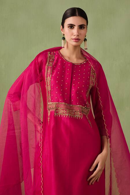 Shop_Sureena Chowdhri_Magenta Silk, Chanderi, Organza Beads, Zari Round Mughal Jaal Work Kurta Set_Online_at_Aza_Fashions