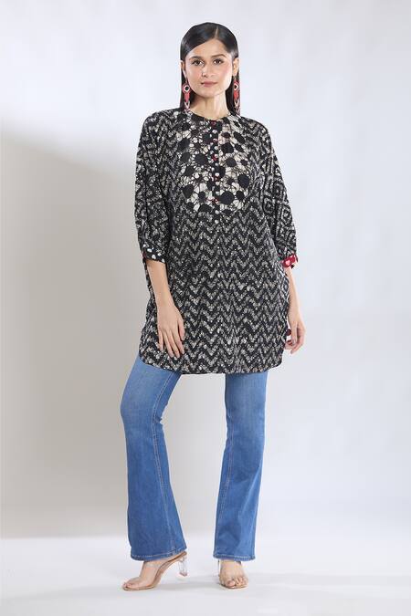 SHRADDHA RAMBHIA Black Slub Silk Embroidered Thread Band Collar Batki Print Short Kurta