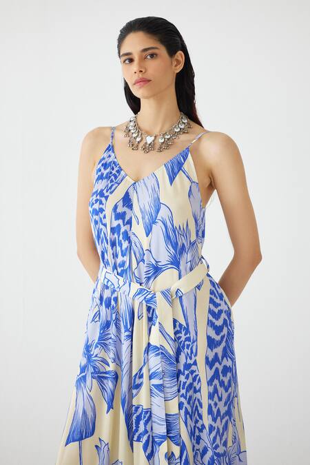 Studio Rigu Blue V-neck Vegan Silk Aphrodite Print Jumpsuit With Belt Online at Aza Fashions Studio Rigu_Blue V-neck Vegan Silk Aphrodite Print Jumpsuit With Belt _Online_at_Aza_Fashions