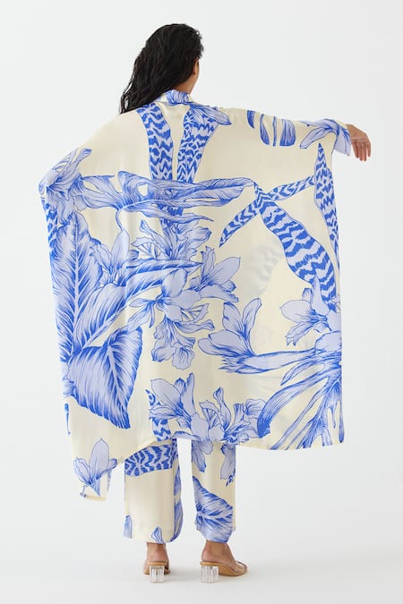 Shop Studio Rigu Blue Velvet Collared Contrast Aphrodite Print Kimono With Pant at Aza Fashions Shop_Studio Rigu_Blue Velvet Collared Contrast Aphrodite Print Kimono With Pant _at_Aza_Fashions