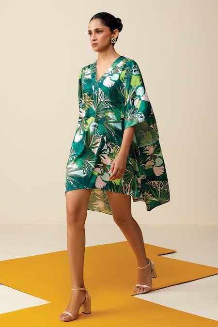 Couché By Anandini Green 67% Recycled Poly Printed Tropical V Neck Kaftan Online at Aza Fashions Couché By Anandini_Green 67% Recycled Poly Printed Tropical V Neck Kaftan _Online_at_Aza_Fashions
