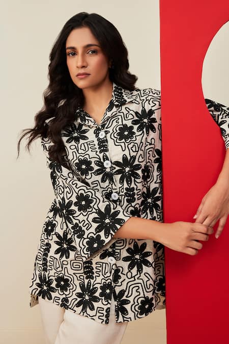 Couché By Anandini Black Shirt 70% Viscose Printed Abstract Floral Notched And Flared Trouser Set Online at Aza Fashions Couché By Anandini_Black Shirt 70% Viscose Printed Abstract Floral Notched And Flared Trouser Set _Online_at_Aza_Fashions