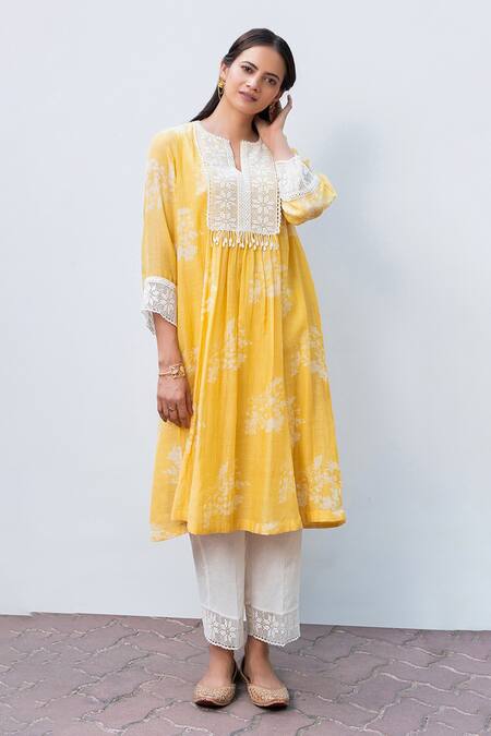 OMI Yellow Chanderi, Cotton Lace Split V-neck Floral Print Work Yoke Kurta Pant Set Online at Aza Fashions OMI_Yellow Chanderi, Cotton Lace Split V-neck Floral Print Work Yoke Kurta Pant Set _Online_at_Aza_Fashions