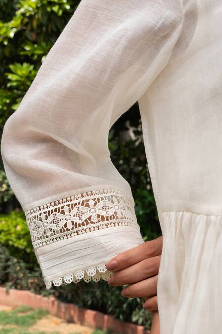 OMI Off White Chanderi, Cotton Satin Embroidery, Lace Round Floral Kurta Pant Set at Aza Fashions OMI_Off White Chanderi, Cotton Satin Embroidery, Lace Round Floral Kurta Pant Set _at_Aza_Fashions