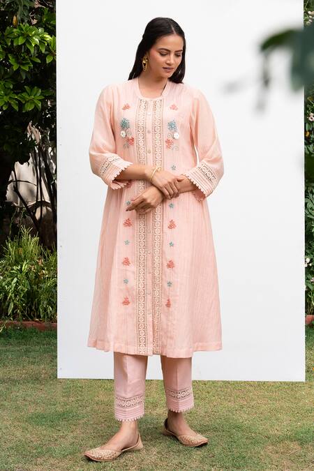 OMI Peach Chanderi, Cotton Satin Lace, Embroidery Floral Thread Kurta Pant Set Online at Aza Fashions OMI_Peach Chanderi, Cotton Satin Lace, Embroidery Floral Thread Kurta Pant Set _Online_at_Aza_Fashions