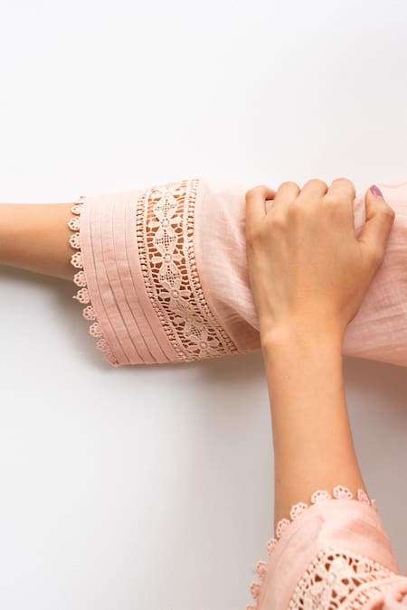 Buy OMI Peach Chanderi, Cotton Satin Lace, Embroidery Floral Thread Kurta Pant Set Online at Aza Fashions Buy_OMI_Peach Chanderi, Cotton Satin Lace, Embroidery Floral Thread Kurta Pant Set _Online_at_Aza_Fashions