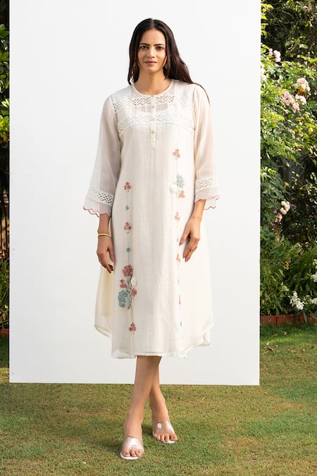 Shop OMI Off White Chanderi, Cotton Satin Lace, Embroidery Round Neck Kurta Pant Set at Aza Fashions Shop_OMI_Off White Chanderi, Cotton Satin Lace, Embroidery Round Neck Kurta Pant Set _at_Aza_Fashions