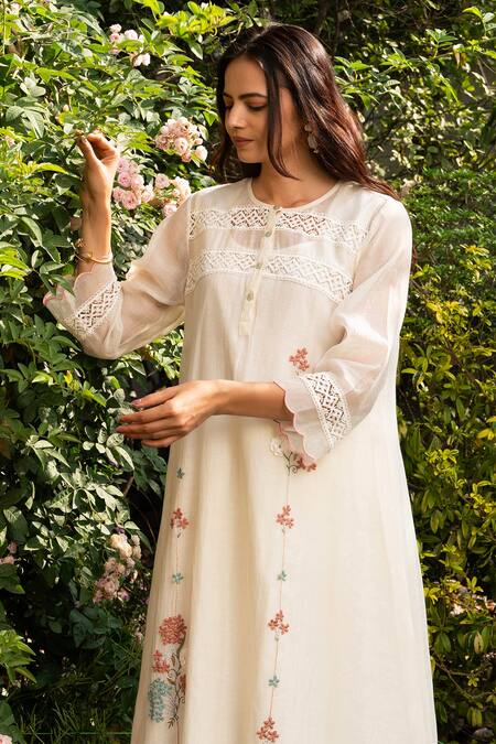 Buy OMI Off White Chanderi, Cotton Satin Lace, Embroidery Round Neck Kurta Pant Set Online at Aza Fashions Buy_OMI_Off White Chanderi, Cotton Satin Lace, Embroidery Round Neck Kurta Pant Set _Online_at_Aza_Fashions