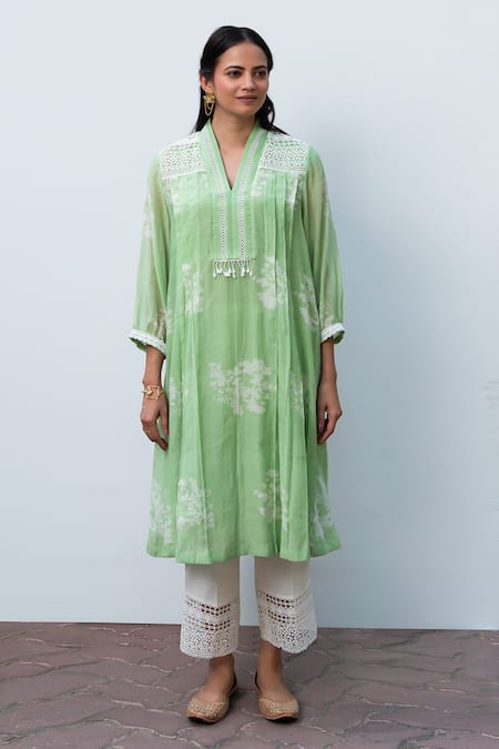 OMI_Green Chanderi, Cotton Lace, Embroidery V-neck Pleated Kurta Pant Set _Online_at_Aza_Fashions