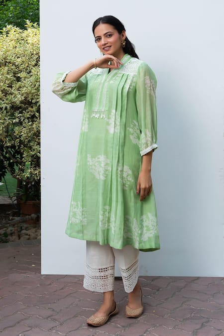 Shop_OMI_Green Chanderi, Cotton Lace, Embroidery V-neck Pleated Kurta Pant Set _Online_at_Aza_Fashions