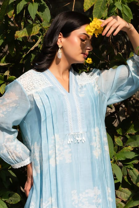 Buy OMI Blue Chanderi, Cotton Lace, Embroidery V-neck Printed Kurta Pant Set Online at Aza Fashions Buy_OMI_Blue Chanderi, Cotton Lace, Embroidery V-neck Printed Kurta Pant Set _Online_at_Aza_Fashions