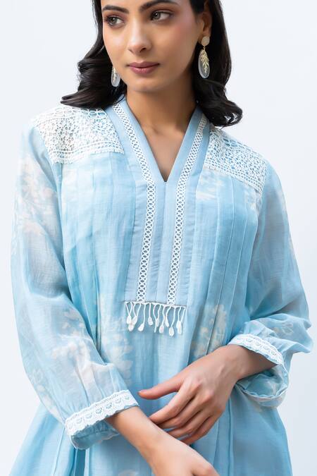 Buy OMI Blue Chanderi, Cotton Lace, Embroidery V-neck Printed Kurta Pant Set Buy_OMI_Blue Chanderi, Cotton Lace, Embroidery V-neck Printed Kurta Pant Set