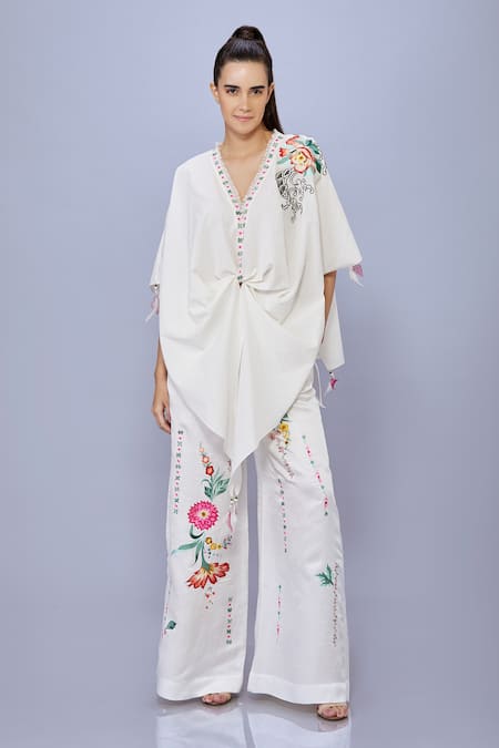 DILNAZ Floral Thread Embroidered Shoulder Kaftan 