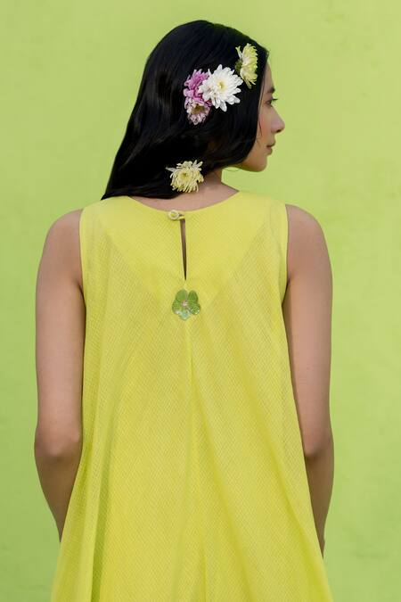 Buy_Nimbu Mirchi_Green Cotton, Kota Doria Embroidery, Sequins Round Neck Flora Patch Midi Dress 