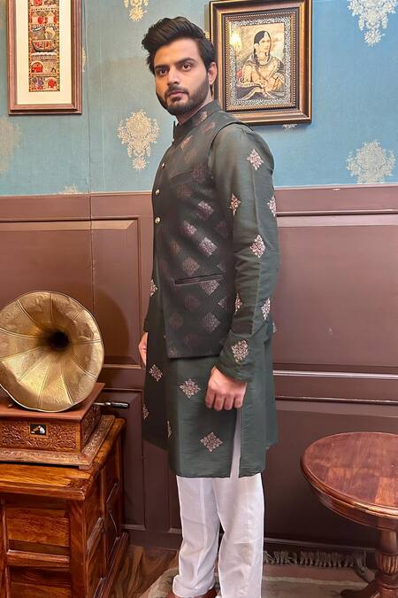 Buy The House Of Diwans Green Polyester, Viscose, Cotton, Silk Embroidery Floral Bundi Kurta Set Online at Aza Fashions Buy_The House Of Diwans_Green Polyester, Viscose, Cotton, Silk Embroidery Floral Bundi Kurta Set _Online_at_Aza_Fashions