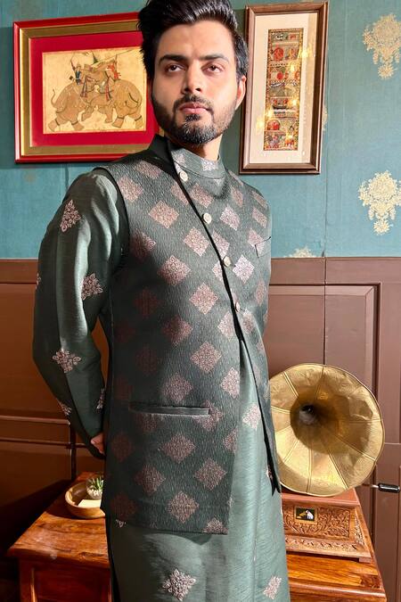 Shop The House Of Diwans Green Polyester, Viscose, Cotton, Silk Embroidery Floral Bundi Kurta Set Online at Aza Fashions Shop_The House Of Diwans_Green Polyester, Viscose, Cotton, Silk Embroidery Floral Bundi Kurta Set _Online_at_Aza_Fashions