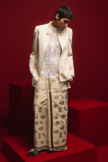 Masaba Matsya Embellished Jacket & Veshti Set 