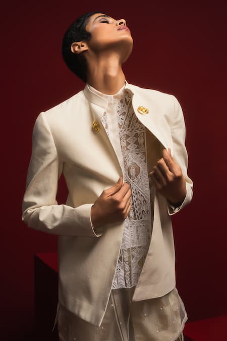 Masaba Matsya Embellished Jacket & Veshti Set 