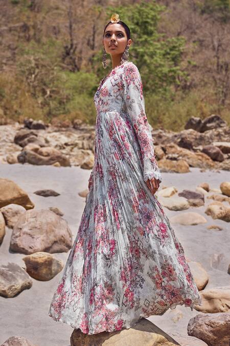 Ridhima Bhasin Grey Organza, Chiffon Embroidery V-neck Nousha Printed Anarkali With Dupatta Online at Aza Fashions Ridhima Bhasin_Grey Organza, Chiffon Embroidery V-neck Nousha Printed Anarkali With Dupatta _Online_at_Aza_Fashions