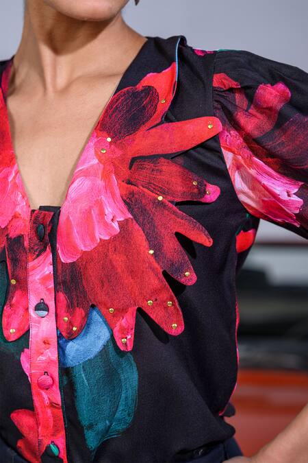 Shop The Dramebaaz CO Black Art Twill Printed Floral V Neck La Vie En Rose Pattern Shirt And Shorts Set Online at Aza Fashions Shop_The Dramebaaz CO_Black Art Twill Printed Floral V Neck La Vie En Rose Pattern Shirt And Shorts Set _Online_at_Aza_Fashions