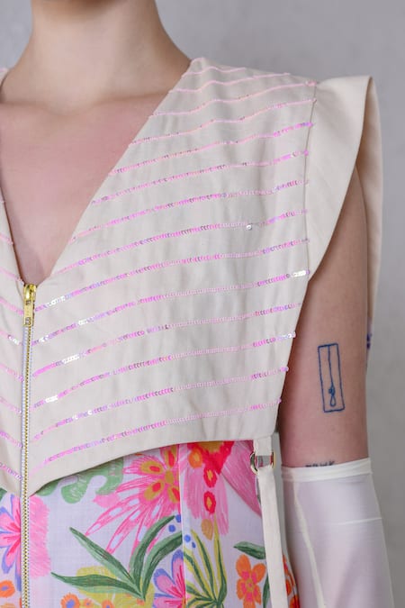 Buy_The Dramebaaz CO_White Art Twill Print Floral V-neck Daisy Dazzle Dress _Online_at_Aza_Fashions