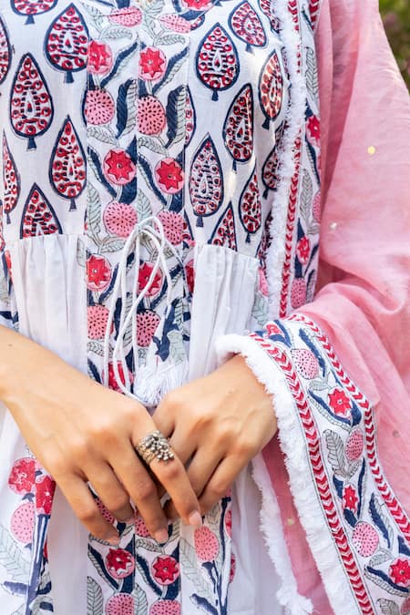 Buy_Maison Shefali_Ivory Cotton, Chanderi, Kota Doria Lace, Embroidery V-neck Tiered Sharara Set 