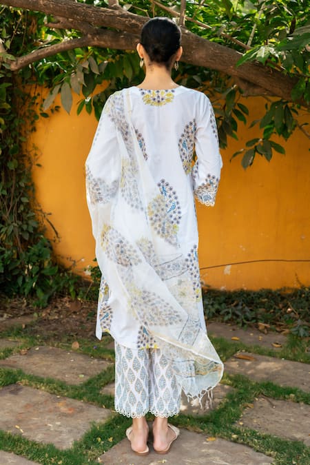 Shop Maison Shefali Ivory Cotton, Chanderi Lace, Embroidery V-neck Floral Boota Print Kurta Pant Set at Aza Fashions Shop_Maison Shefali_Ivory Cotton, Chanderi Lace, Embroidery V-neck Floral Boota Print Kurta Pant Set _at_Aza_Fashions