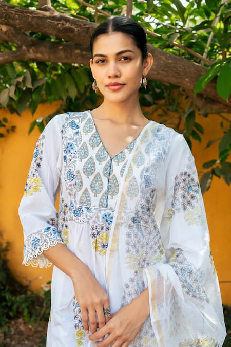 Shop Maison Shefali Ivory Cotton, Chanderi Lace, Embroidery V-neck Floral Boota Print Kurta Pant Set Online at Aza Fashions Shop_Maison Shefali_Ivory Cotton, Chanderi Lace, Embroidery V-neck Floral Boota Print Kurta Pant Set _Online_at_Aza_Fashions