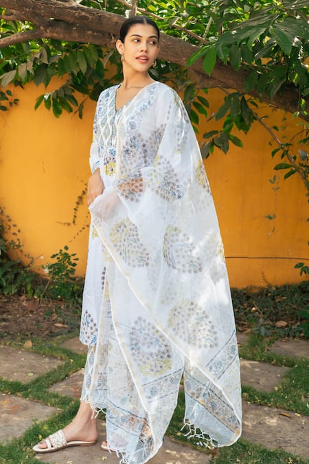 Buy Maison Shefali Ivory Cotton, Chanderi Lace, Embroidery V-neck Floral Boota Print Kurta Pant Set Buy_Maison Shefali_Ivory Cotton, Chanderi Lace, Embroidery V-neck Floral Boota Print Kurta Pant Set