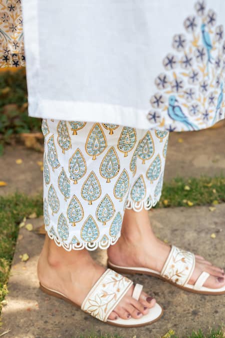 Shop Maison Shefali Ivory Cotton, Chanderi Lace, Embroidery V-neck Floral Boota Print Kurta Pant Set Shop_Maison Shefali_Ivory Cotton, Chanderi Lace, Embroidery V-neck Floral Boota Print Kurta Pant Set