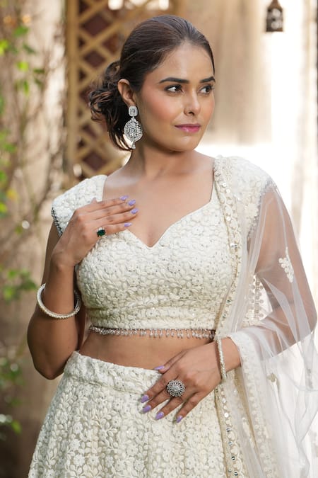 Buy_Studio Twelve 11_Ivory Net, Linen Sequins, Embroidery Sweetheart Neck Floral Lehenga Set 