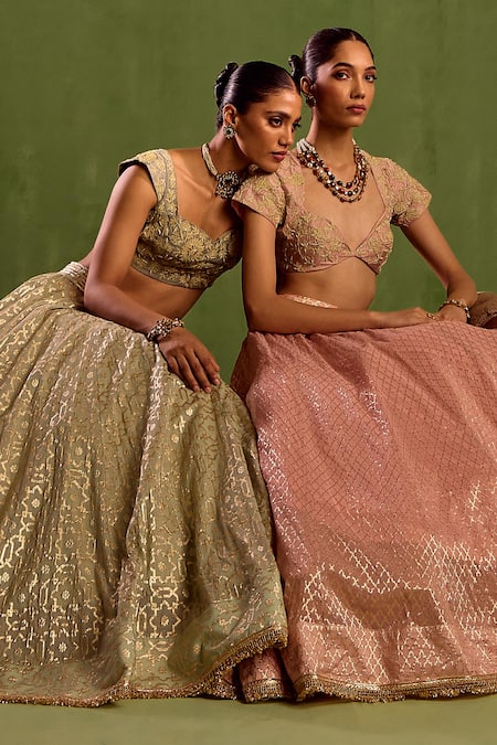 Buy_Neha Khullar_Pink Organza, Chanderi Silk Lace V-neck Geometric Jaal Woven Lehenga Set _Online_at_Aza_Fashions