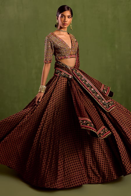 Shop_Neha Khullar_Black Organza, Crepe Beads, Mirrors, Cut Work Miniature Butti Print Lehenga Set 