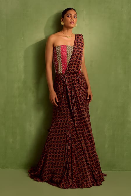 Buy_Neha Khullar_Black Viscose, Crepe Beads, Cut Quatrefoil Print Pre-draped Saree With Blouse _Online_at_Aza_Fashions