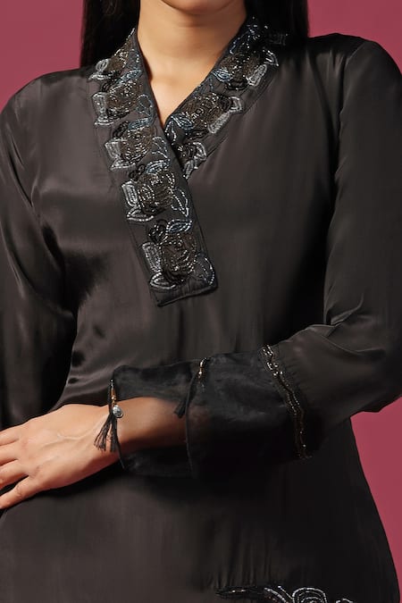 Two Sisters By Gyans_Black Crepe Cut Work, Floral Placement Embroidered Kurta And Dhoti Pant Set _at_Aza_Fashions